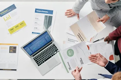 La CNMV recomienda a las grandes empresas informar bajo la CSRD