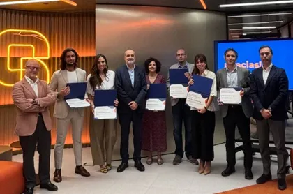 Imagen de Albert Vilariño, premiado por Qaracter por su artículo sobre la IA en los seguros